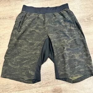 Lululemon Mens T.H.E. Shorts Small 11 Inch Inseam Green Camo Athletic Linerless